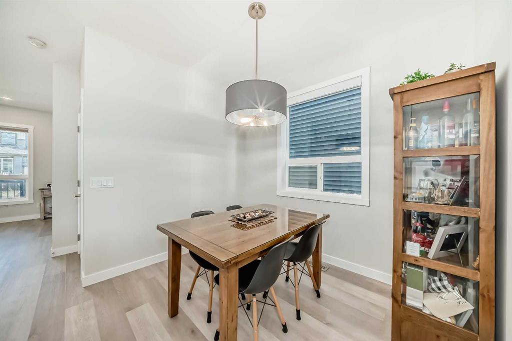 Picture for 934 Cobblemore Common SW https://www.cirrealty.ca/reb/creb/43/A2265943_14.jpg