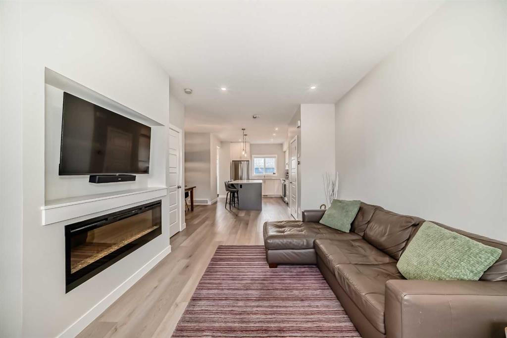 Picture for 934 Cobblemore Common SW https://www.cirrealty.ca/reb/creb/43/A2265943_18.jpg