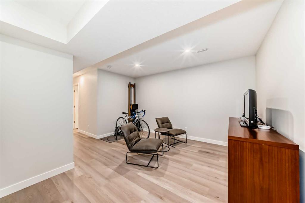 Picture for 934 Cobblemore Common SW https://www.cirrealty.ca/reb/creb/43/A2265943_34.jpg