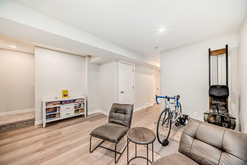 Picture for 934 Cobblemore Common SW https://www.cirrealty.ca/reb/creb/43/A2265943_35.jpg
