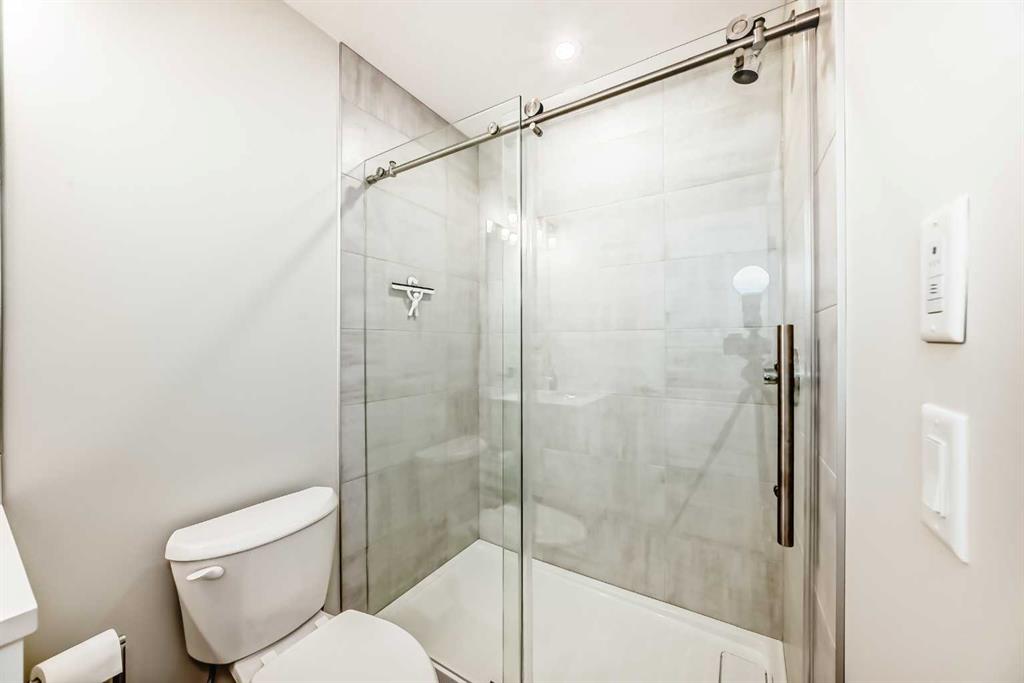 Picture for 934 Cobblemore Common SW https://www.cirrealty.ca/reb/creb/43/A2265943_38.jpg