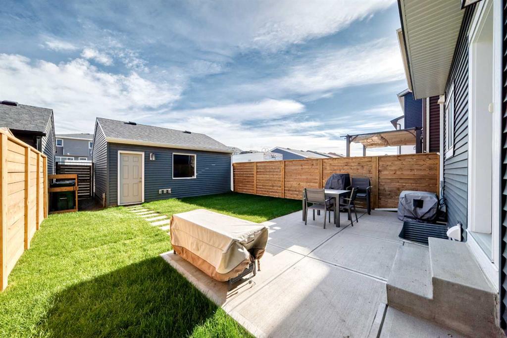 Picture for 934 Cobblemore Common SW https://www.cirrealty.ca/reb/creb/43/A2265943_41.jpg