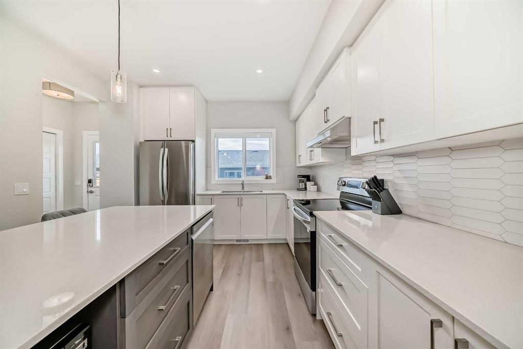 Picture for 934 Cobblemore Common SW https://www.cirrealty.ca/reb/creb/43/A2265943_8.jpg