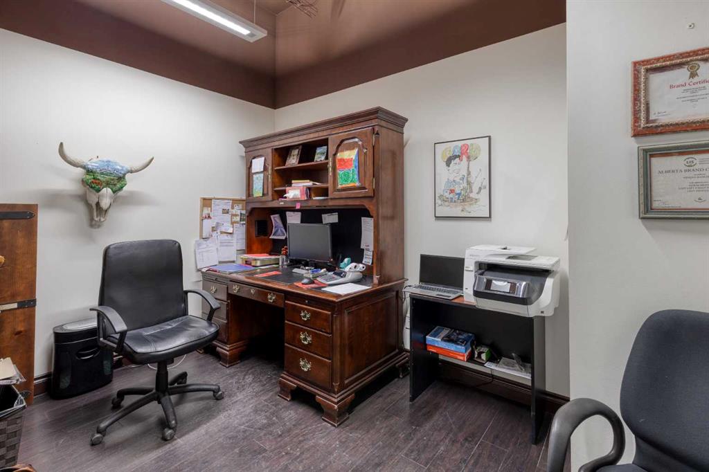 Picture for 2, 505 Railway Street W