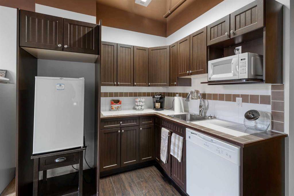 Picture for 2, 505 Railway Street W