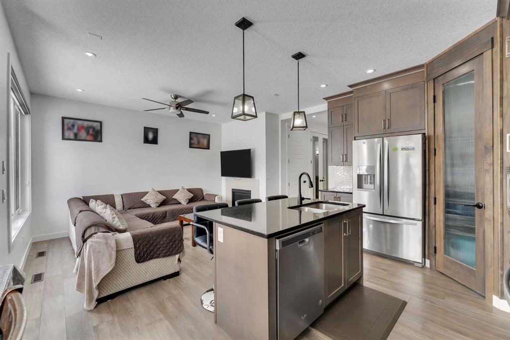 Picture for 43 Saddlelake Manor NE