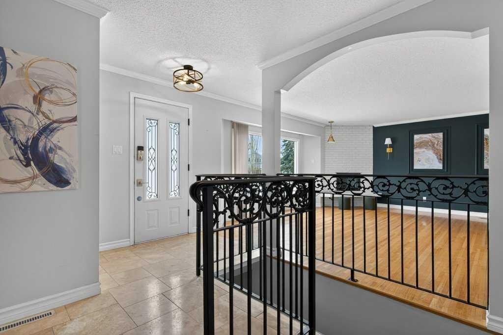 Picture for 425 Woodland Crescent SE