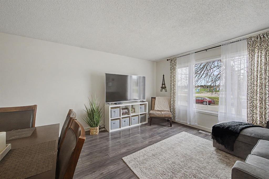Picture for 359 Woodvale Crescent SW