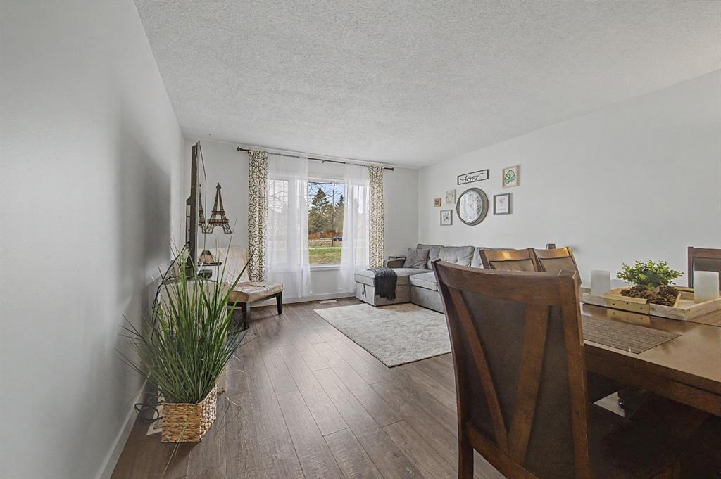 Picture for 359 Woodvale Crescent SW