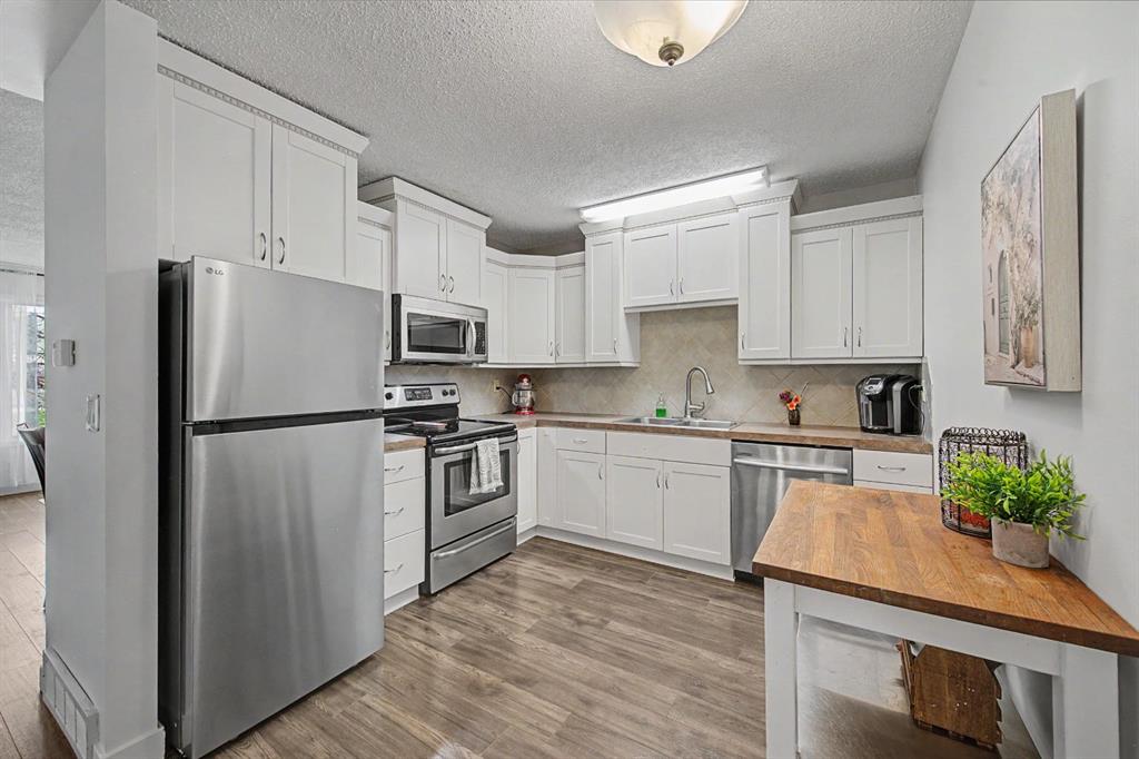 Picture for 359 Woodvale Crescent SW