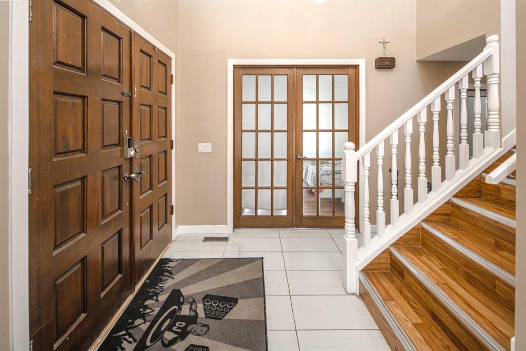 Picture for 180 Woodglen Way SW
