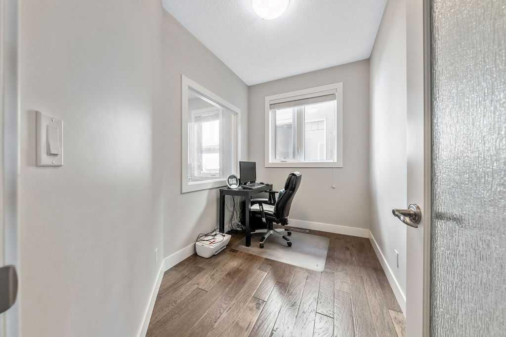Picture for 82 Panton View NW
