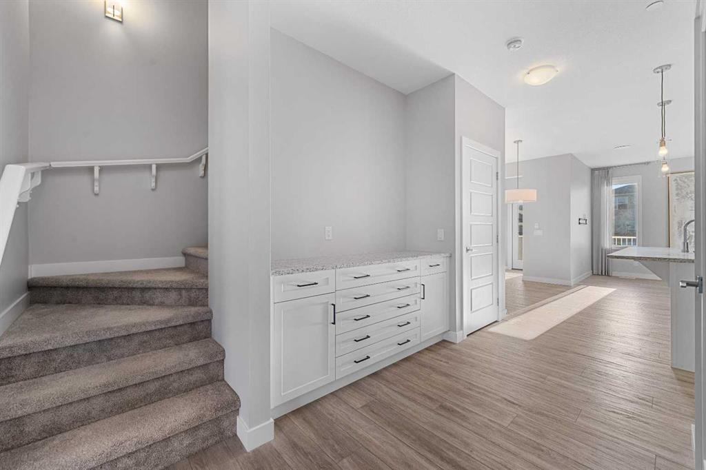 Picture for 129 Hotchkiss Way SE https://www.cirrealty.ca/reb/creb/44/A2263344_12.jpg