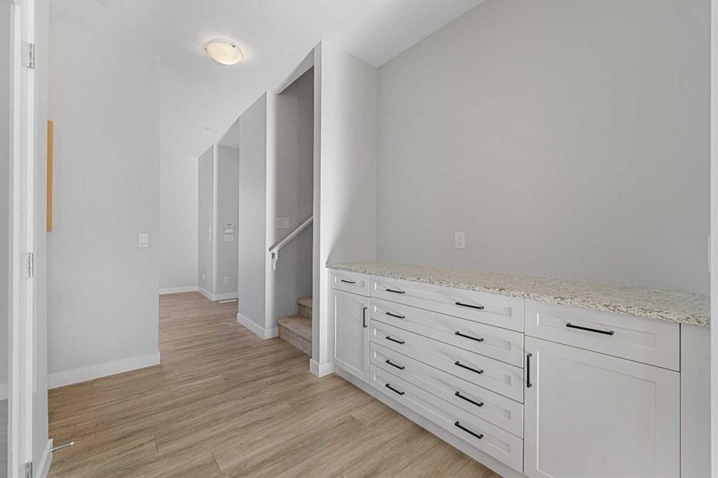 Picture for 129 Hotchkiss Way SE https://www.cirrealty.ca/reb/creb/44/A2263344_15.jpg