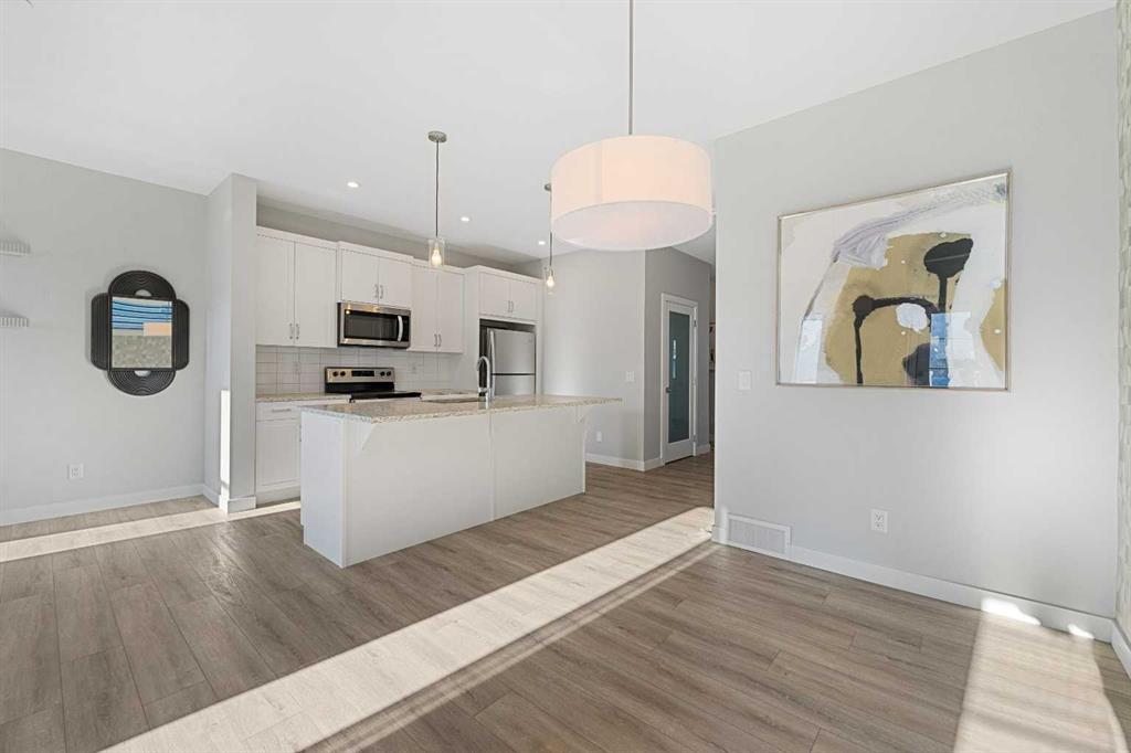 Picture for 129 Hotchkiss Way SE https://www.cirrealty.ca/reb/creb/44/A2263344_20.jpg