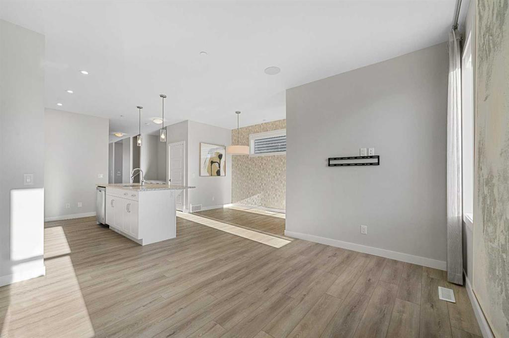 Picture for 129 Hotchkiss Way SE https://www.cirrealty.ca/reb/creb/44/A2263344_28.jpg