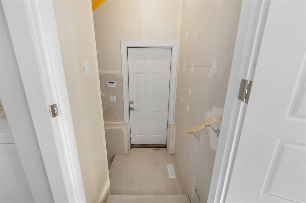Picture for 129 Hotchkiss Way SE https://www.cirrealty.ca/reb/creb/44/A2263344_41.jpg
