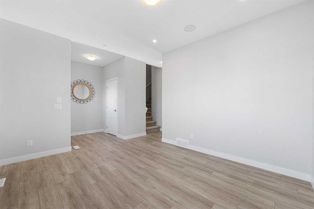 Picture for 129 Hotchkiss Way SE https://www.cirrealty.ca/reb/creb/44/A2263344_8.jpg