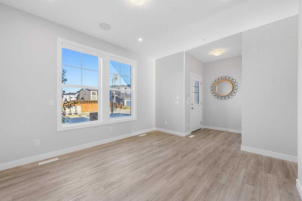 Picture for 129 Hotchkiss Way SE https://www.cirrealty.ca/reb/creb/44/A2263344_9.jpg