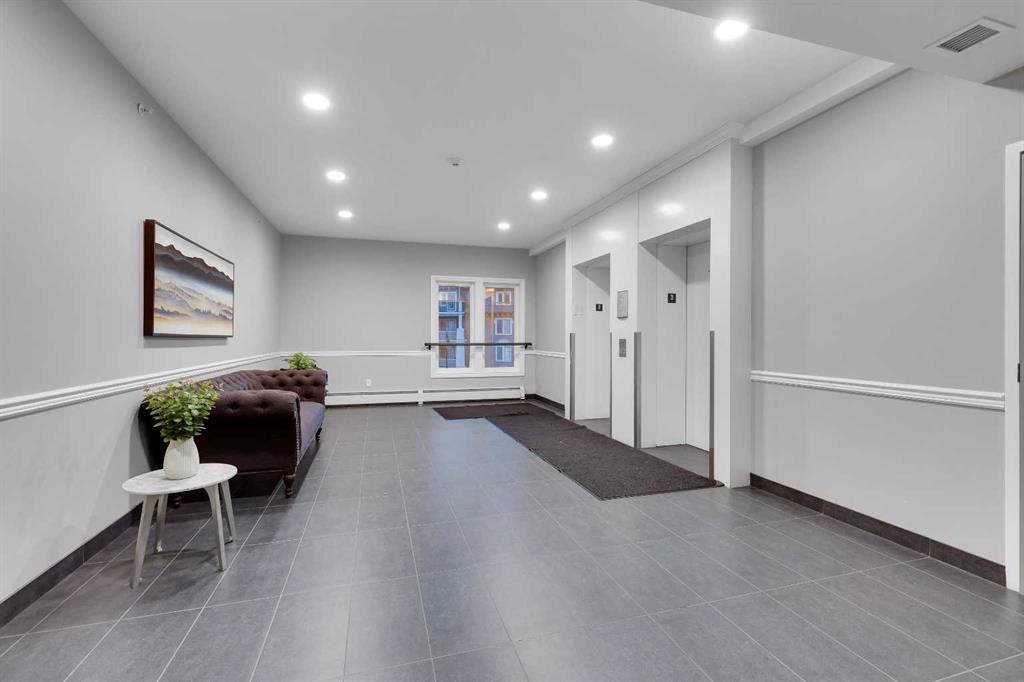 Picture for 318, 20 Mahogany Mews SE