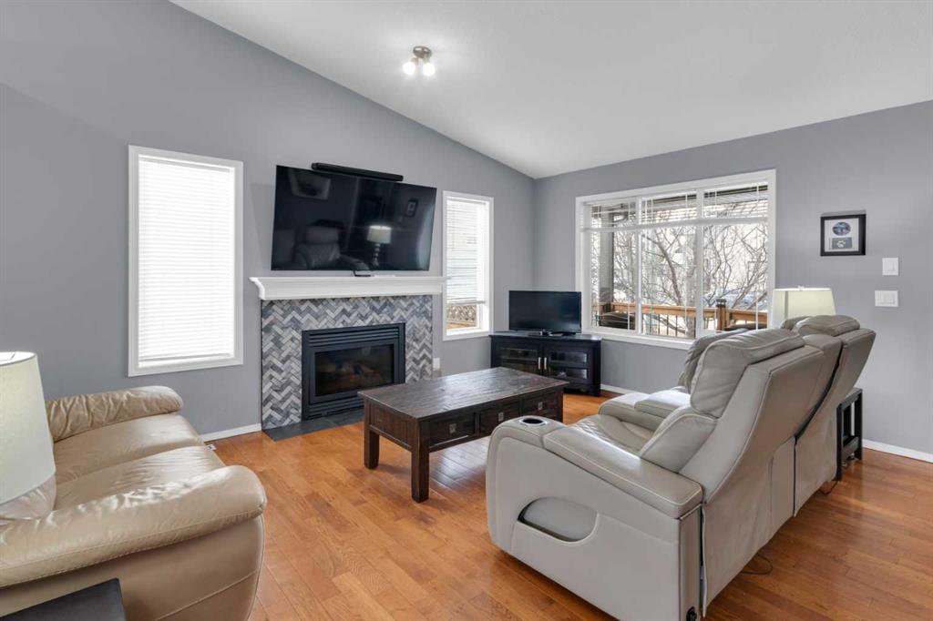 Picture for 230 Aspen Creek Crescent 