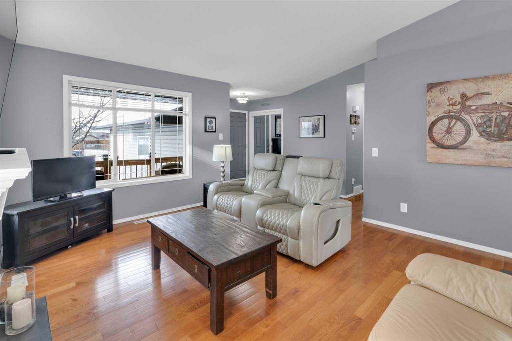 Picture for 230 Aspen Creek Crescent 