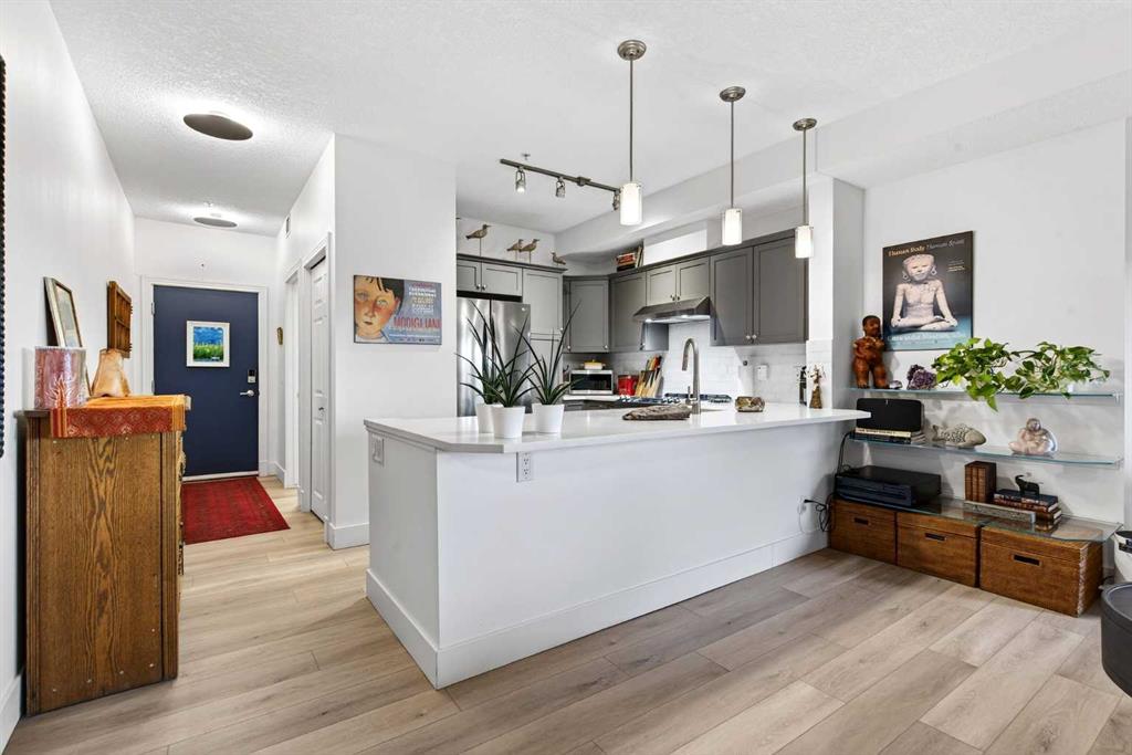 Picture for 313, 1408 17 Street SE