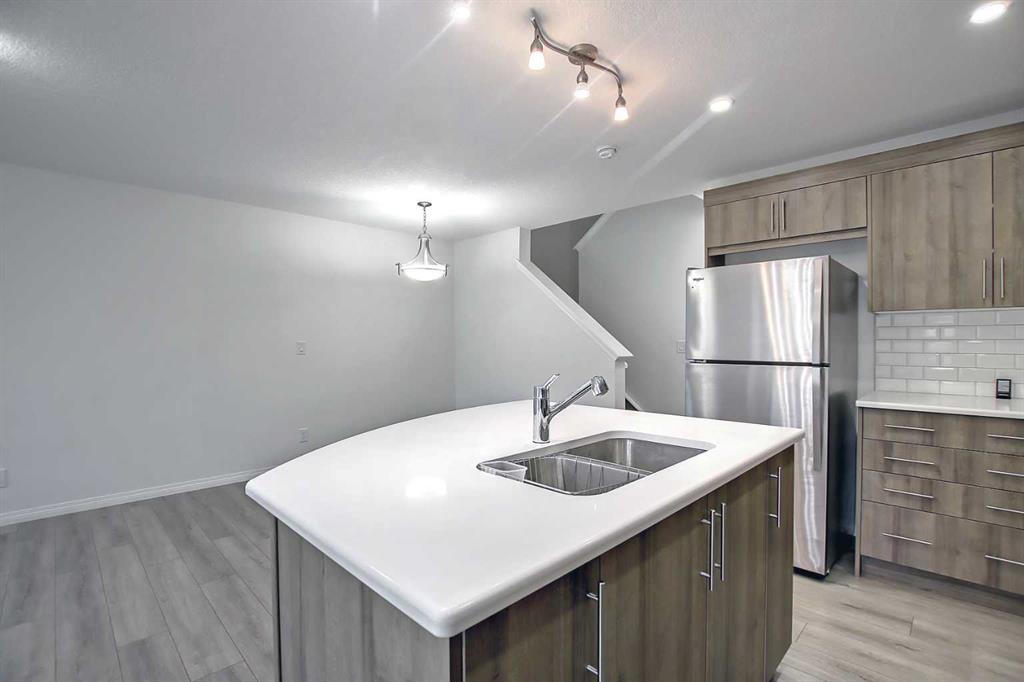 Picture for 39 Yorkville Boulevard SW