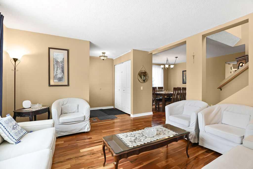 Picture for 40 Woodglen Grove SW