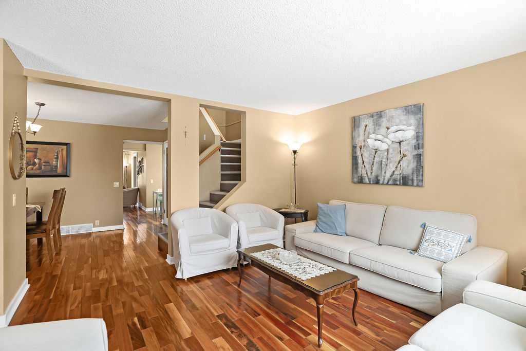 Picture for 40 Woodglen Grove SW