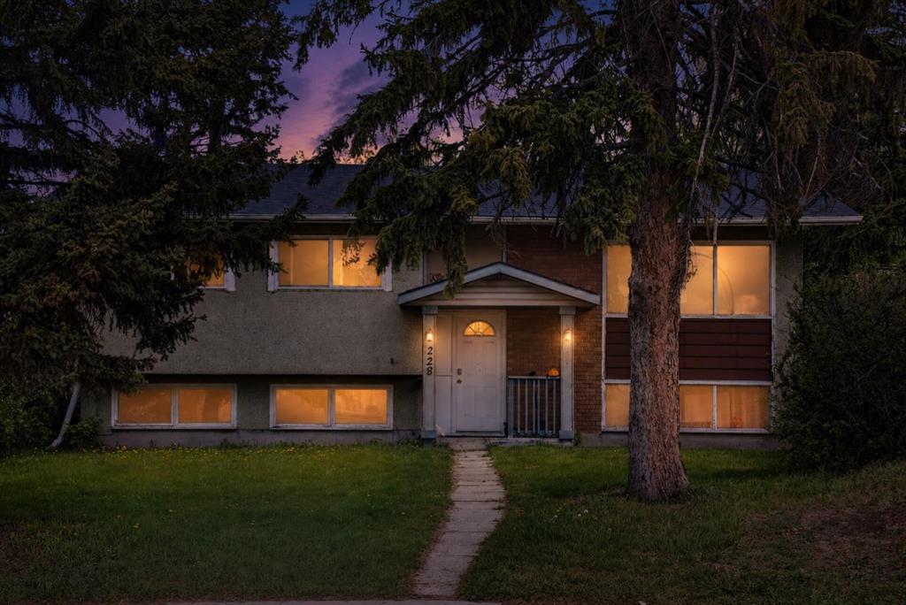 Picture for 228 Van Horne Crescent NE