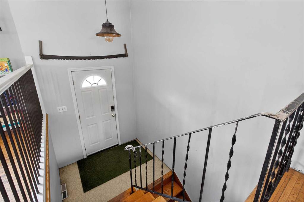 Picture for 228 Van Horne Crescent NE