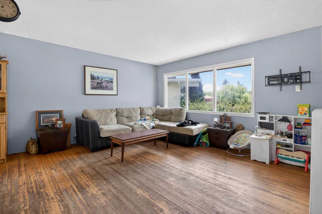Picture for 228 Van Horne Crescent NE