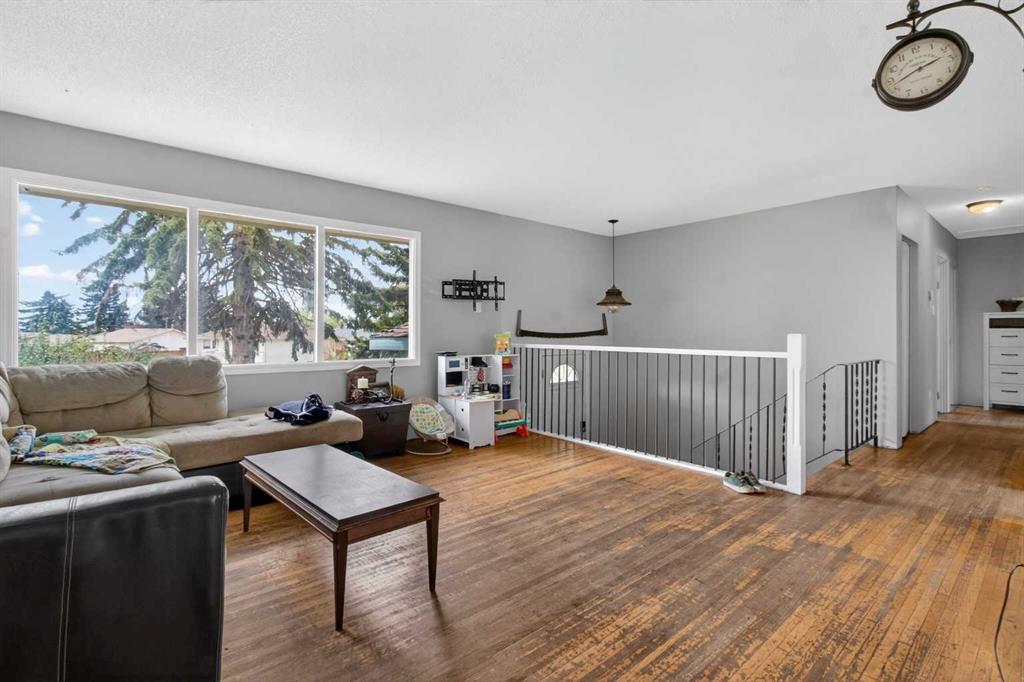 Picture for 228 Van Horne Crescent NE