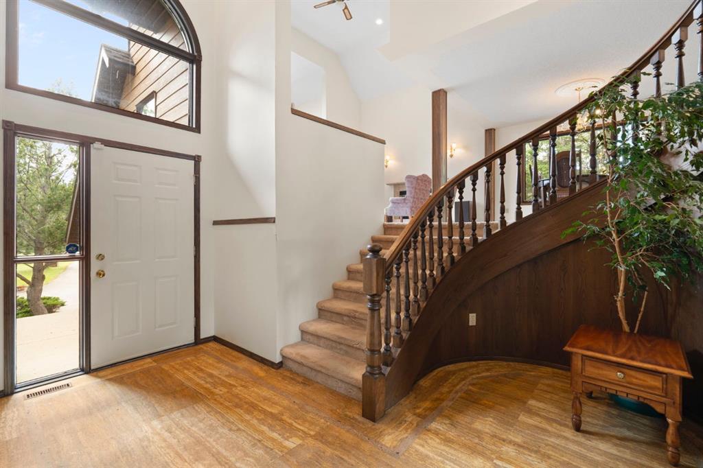 Picture for 39 Bearspaw Ridge Crescent 
