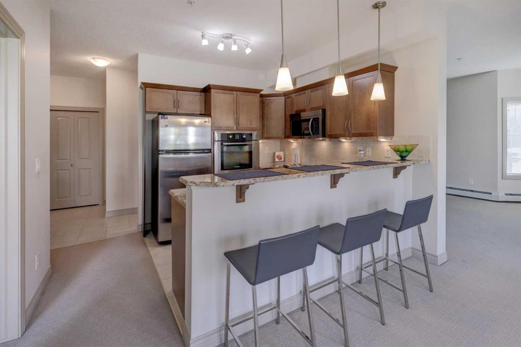 Picture for 220, 70 Royal Oak Plaza NW