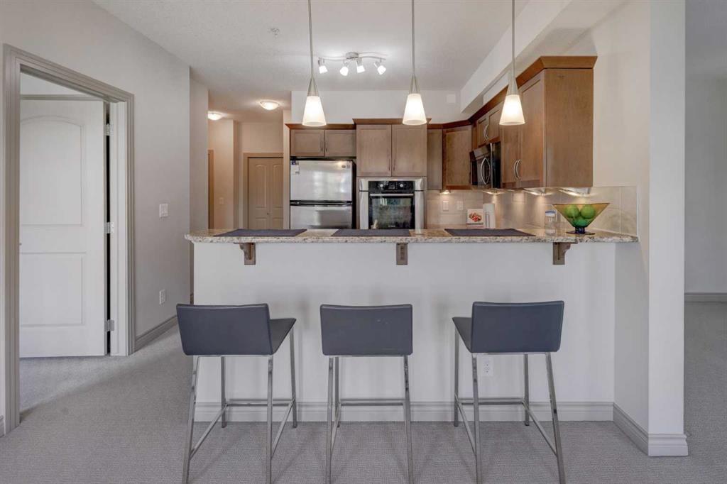 Picture for 220, 70 Royal Oak Plaza NW