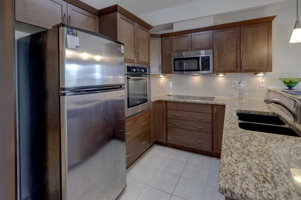 Picture for 220, 70 Royal Oak Plaza NW