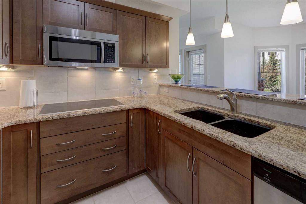 Picture for 220, 70 Royal Oak Plaza NW