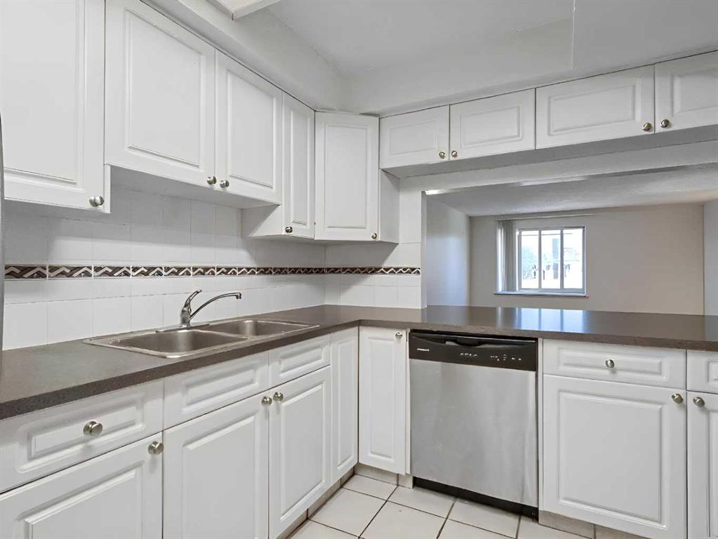 Picture for 205, 1625 14 Avenue SW