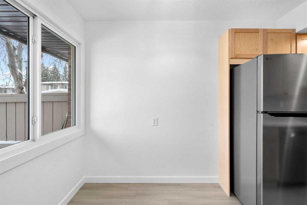 Picture for 10, 1055 72 Avenue NW