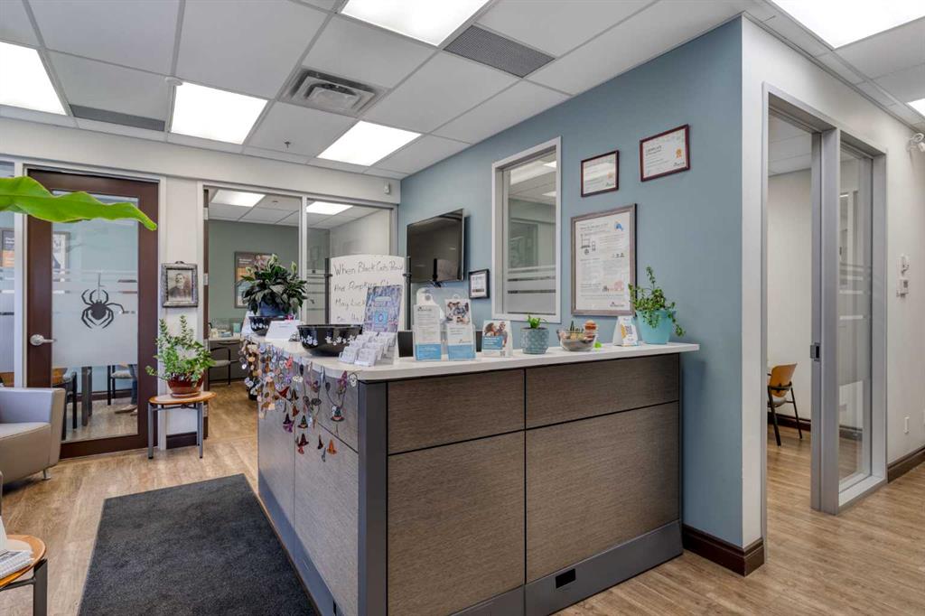 Picture for 3, 505 Railway Street W