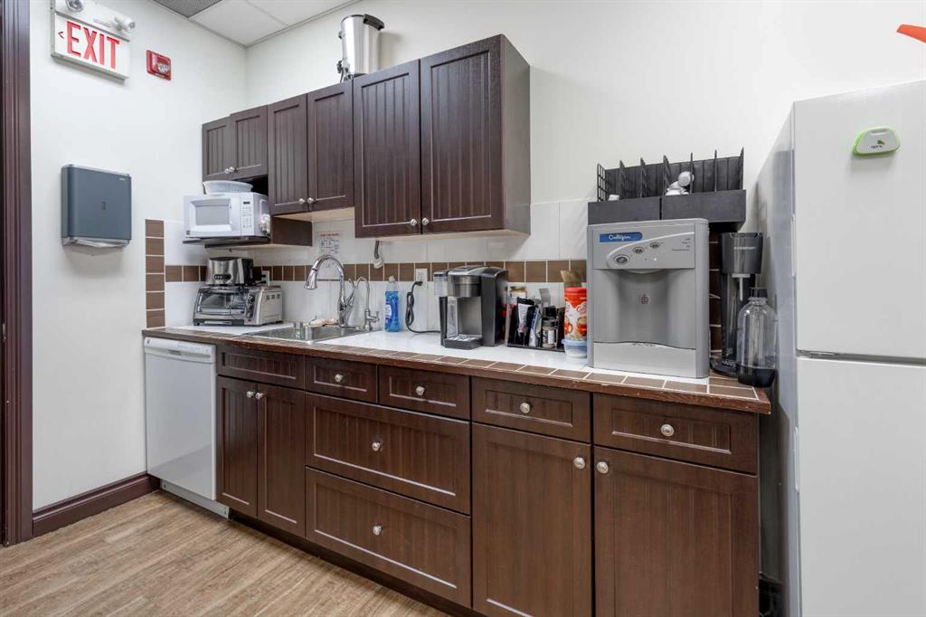 Picture for 3, 505 Railway Street W