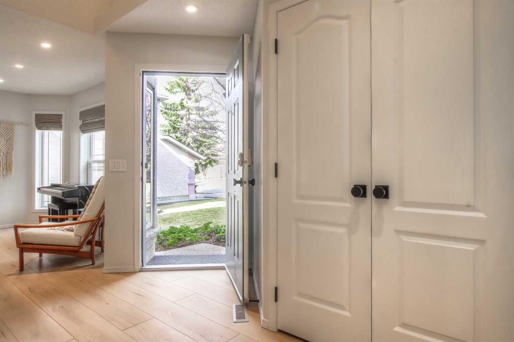 Picture for 67 Harvest Lake Crescent NE