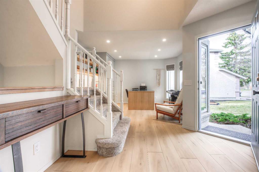 Picture for 67 Harvest Lake Crescent NE