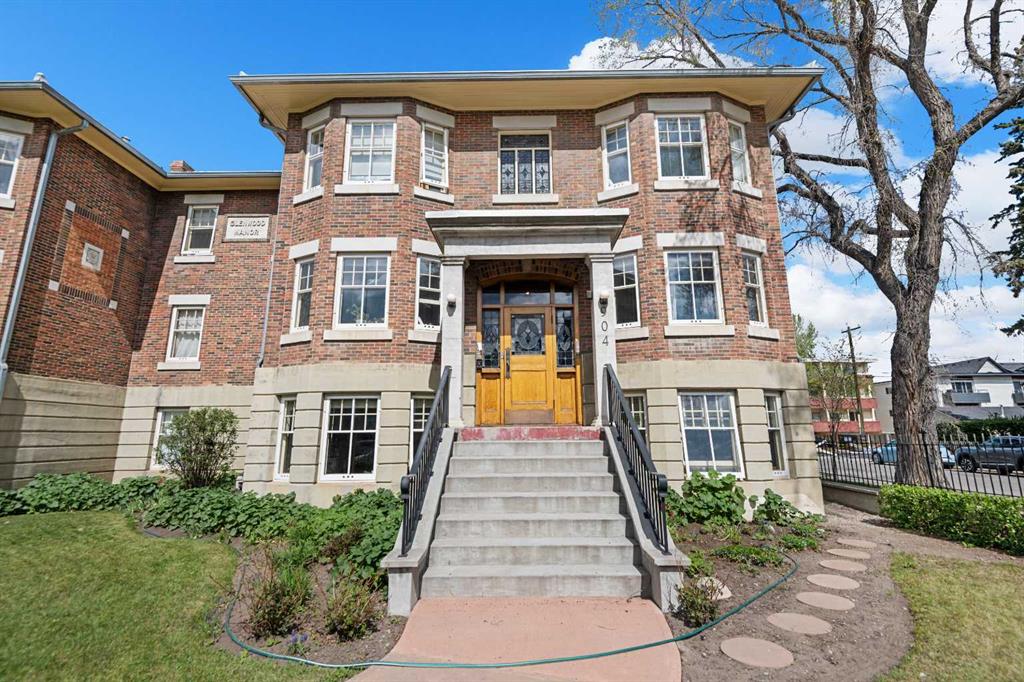 Picture for 2, 904 Memorial Drive NW