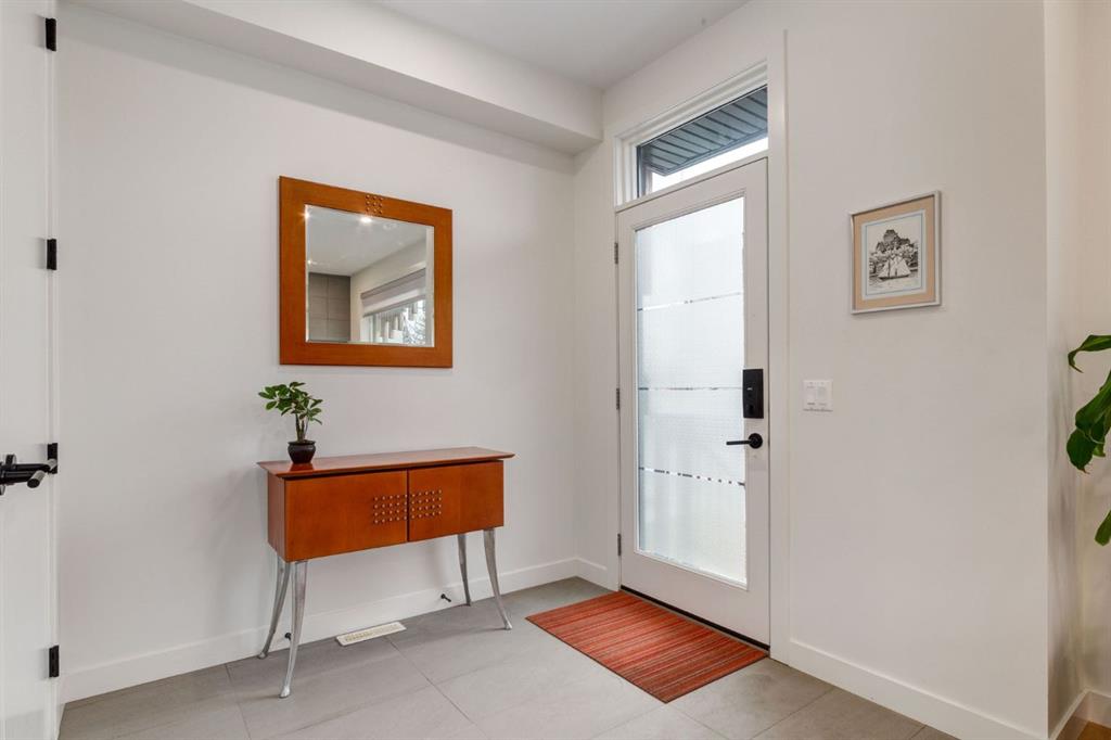 Picture for 5016 17 Street SW