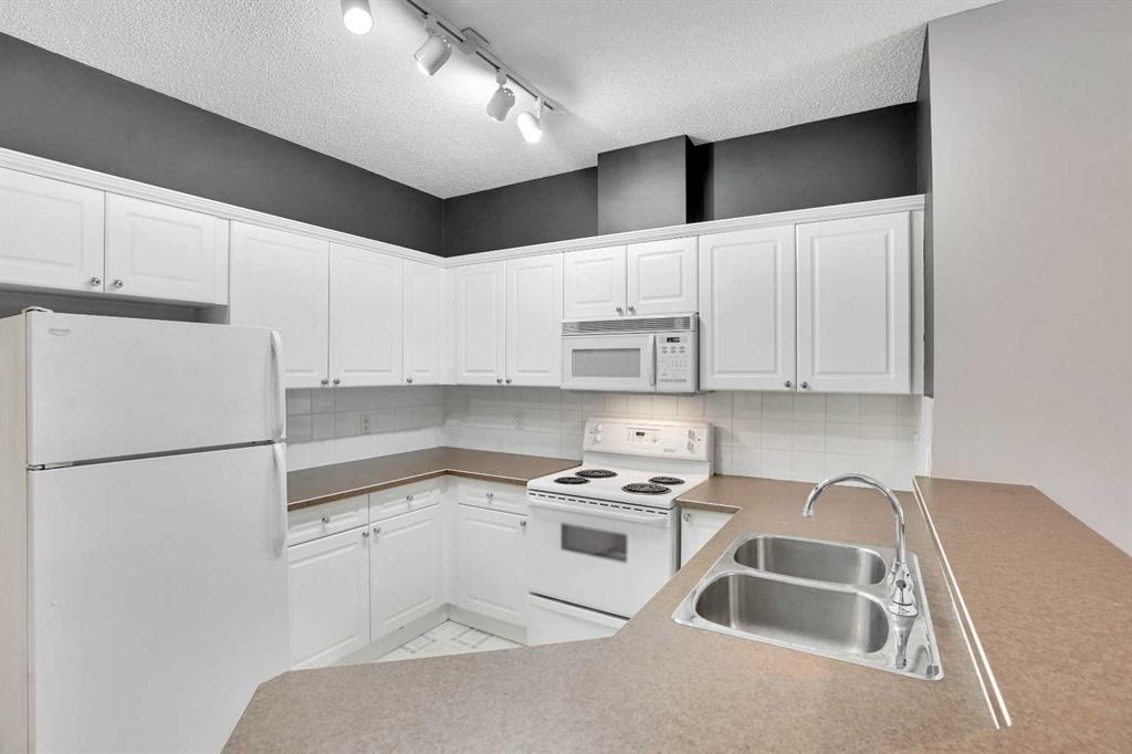 Picture for 204, 126 14 Avenue SW