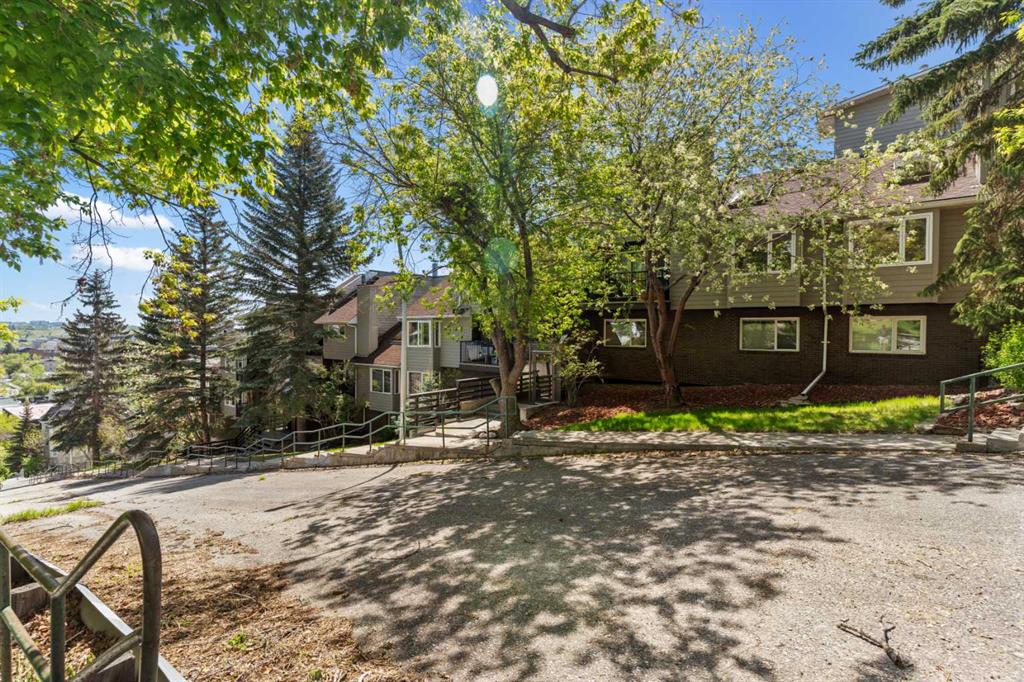 Picture for 102, 333 2 Avenue NE