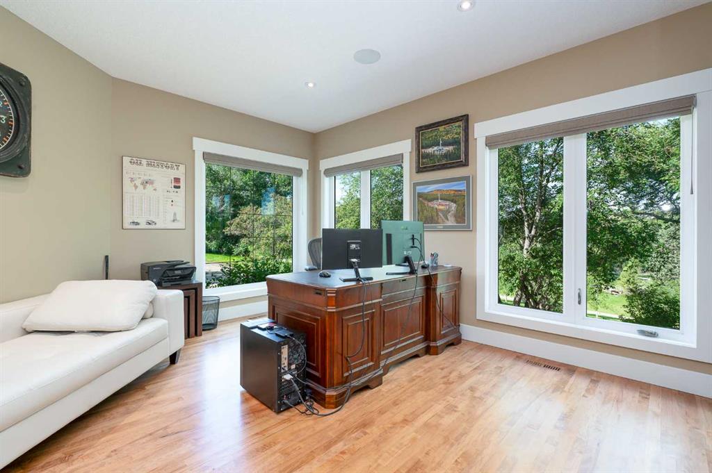 Picture for 664 29 Avenue NW